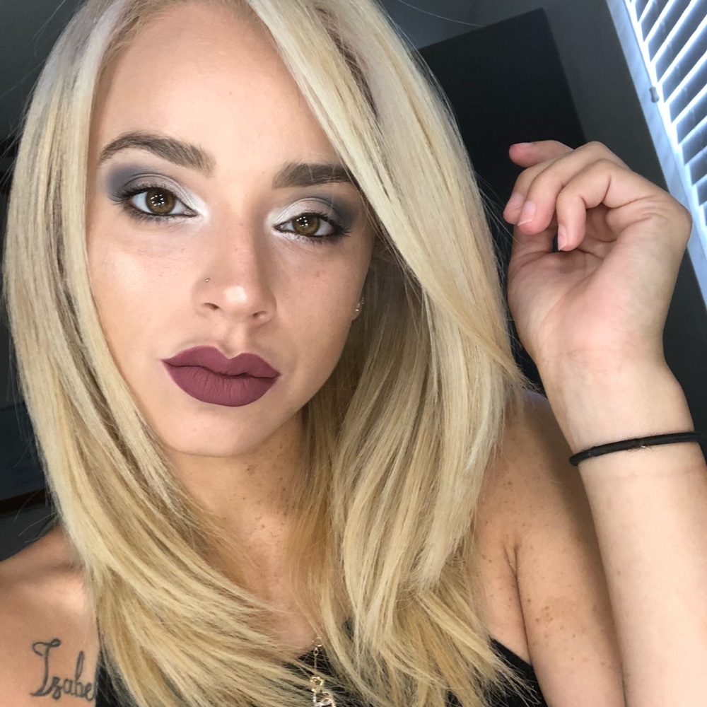 Meet your Posher, Ashley